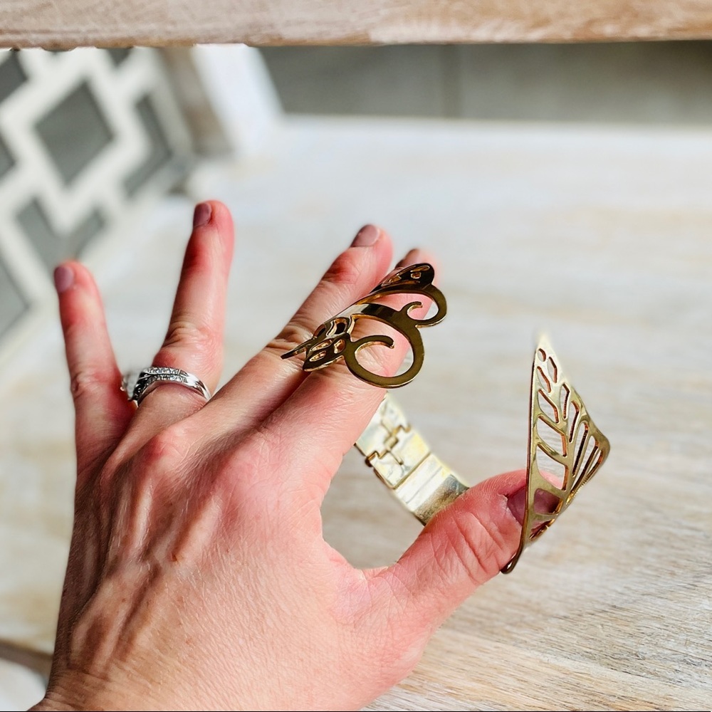 💚 Gold Cuff Bracelet NWOT - Picture 4 of 6